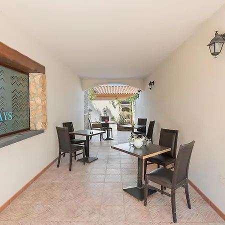 아파트 B Holidays 까브라스