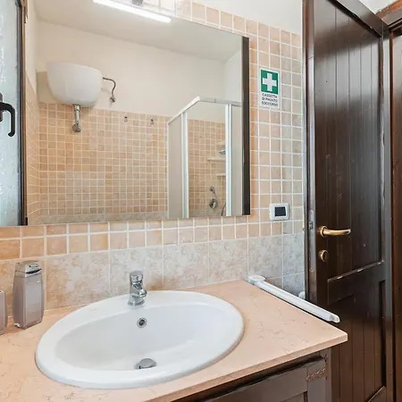 Apartment B Holidays *