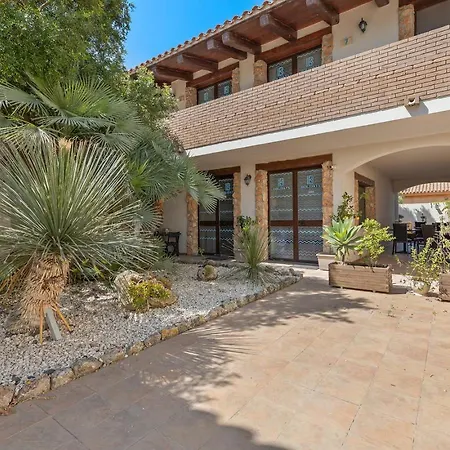 B Holidays 아파트