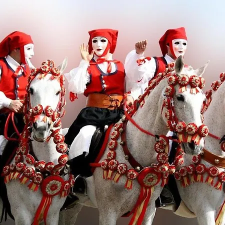 B Holidays * Càbras